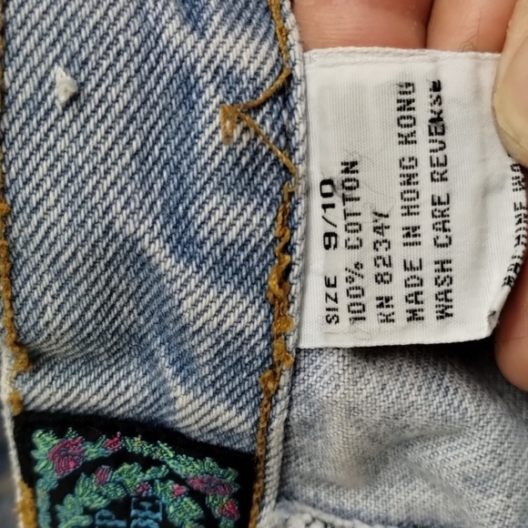 Vintage High Rise Zip Code Jeans Size 9/10 Heavily Distressed Flowers Mom jeans - Picture 15 of 17